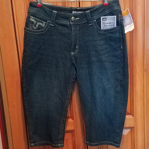 New Denim Capris with Decorative Pockets - Picture 3 of 3